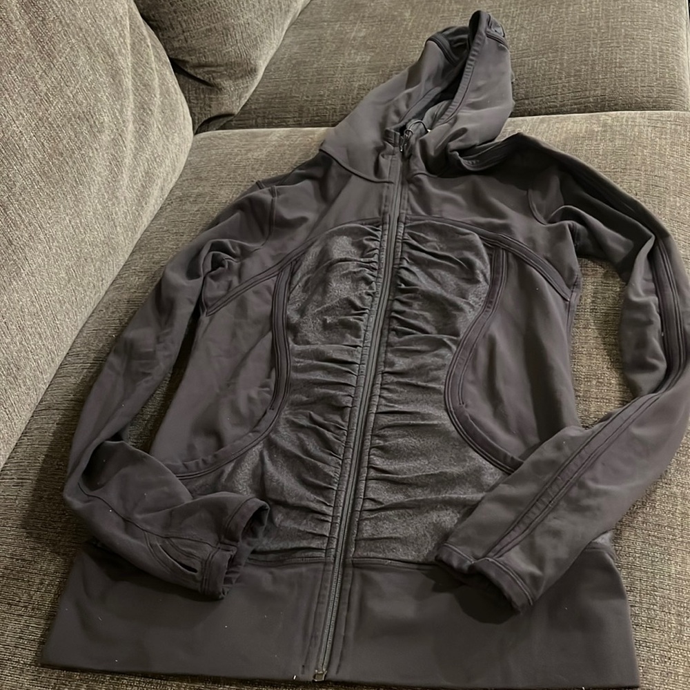 Lululemon Woman’s Size 8 Gray Full Zip Hoodie Sweater Sweatshirt